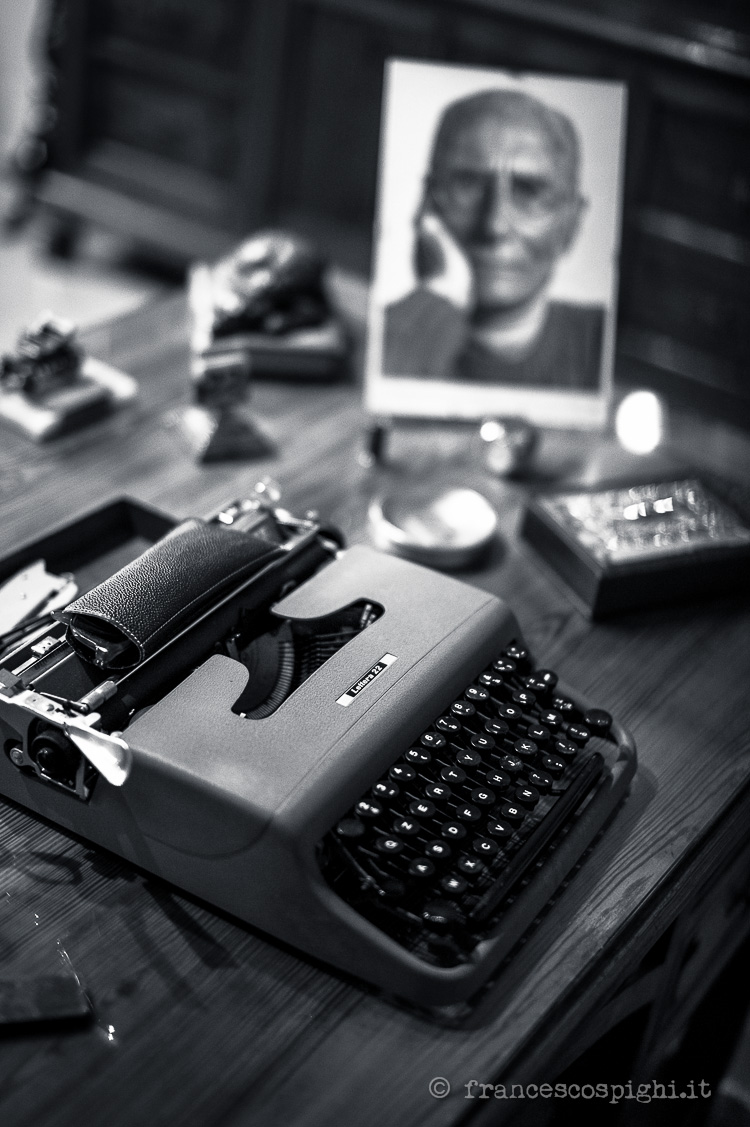 Indro-montanelli-studio-lettera-32-22-macchina-scrivere-foto-1